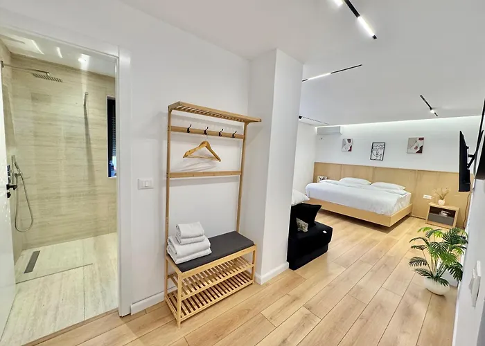 Apartament Center 1, *
